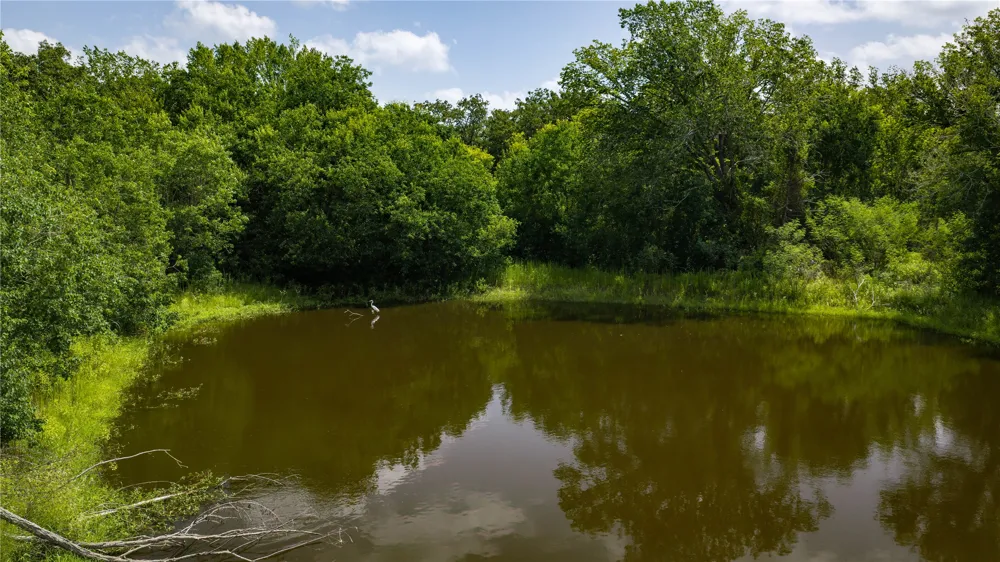 7221 W Old Lockhart Road Muldoon, TX 78949