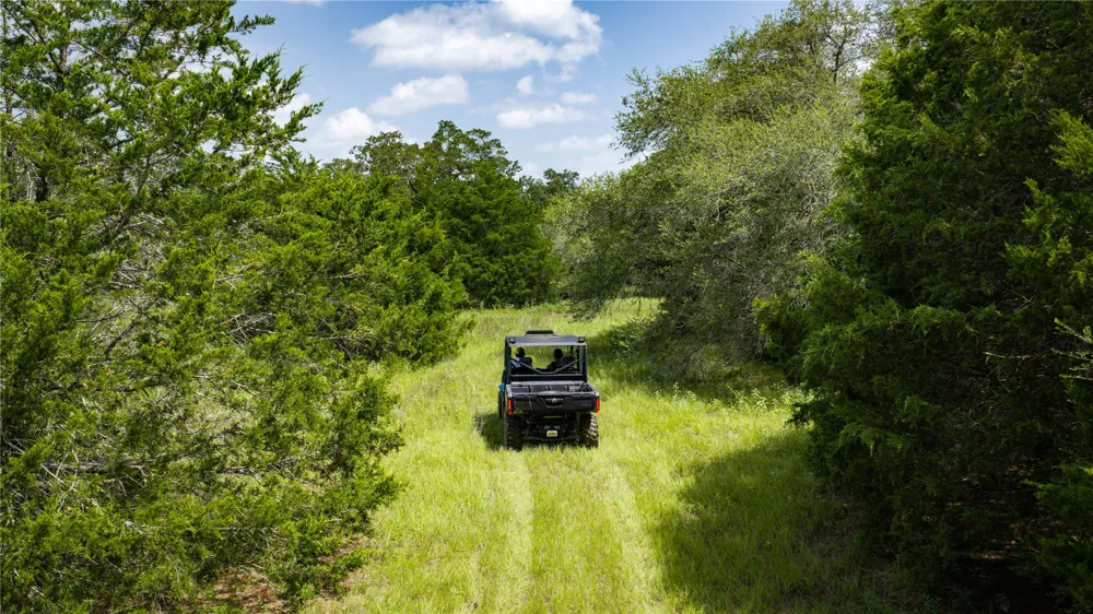 7221 W Old Lockhart Road Muldoon, TX 78949