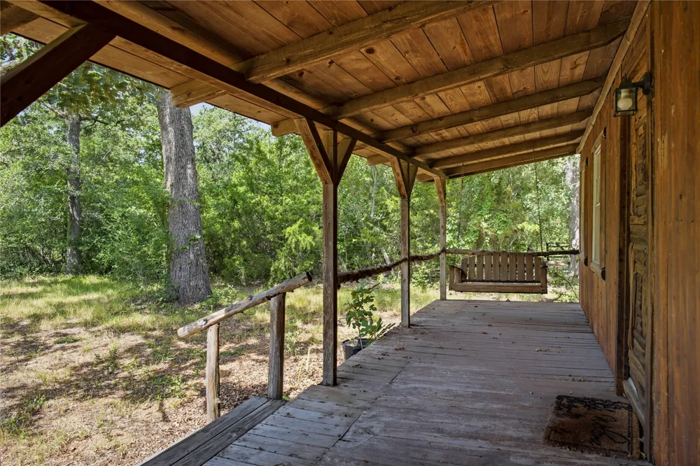 7221 W Old Lockhart Road Muldoon, TX 78949