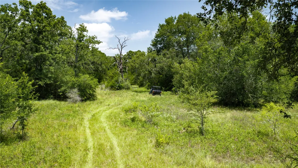 7221 W Old Lockhart Road Muldoon, TX 78949