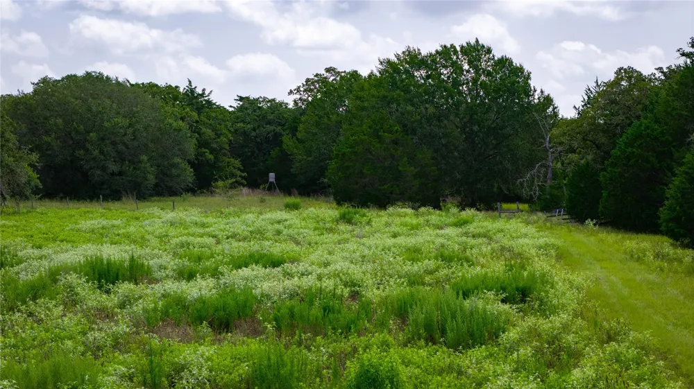 7221 W Old Lockhart Road Muldoon, TX 78949