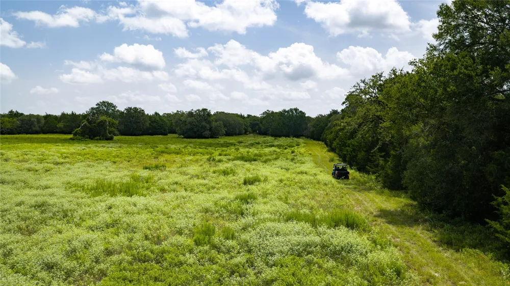 7221 W Old Lockhart Road Muldoon, TX 78949