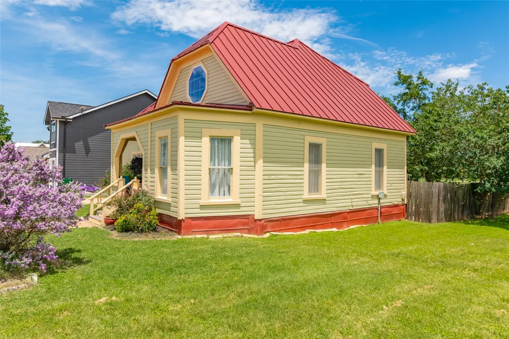 204 Prim Rose Street Blanco, TX 78606