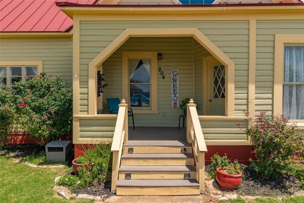 204 Prim Rose Street Blanco, TX 78606