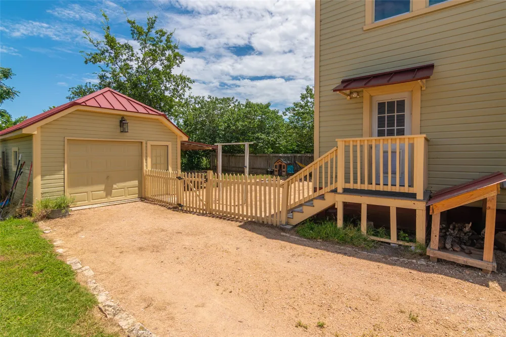 204 Prim Rose Street Blanco, TX 78606