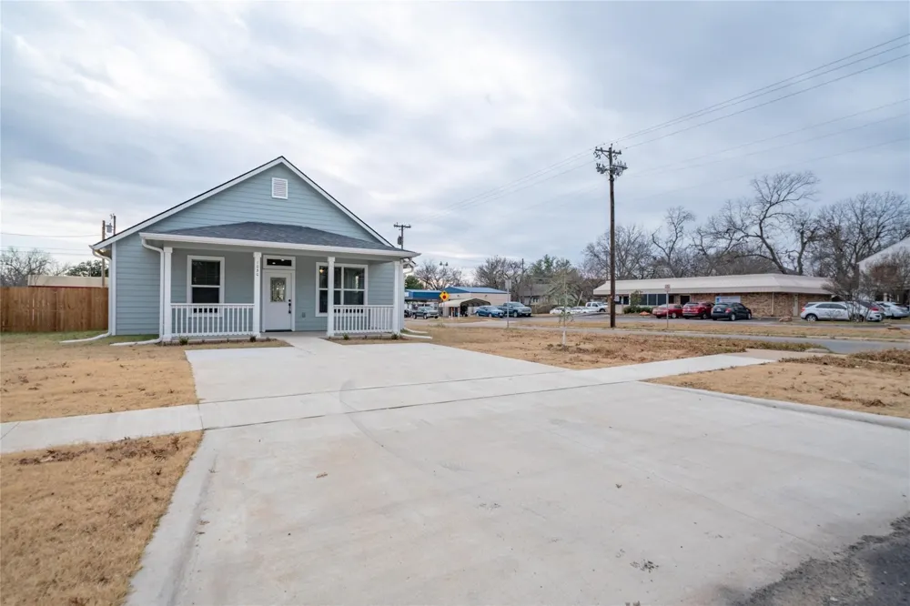 1030 W Gandy Denison, TX 75020