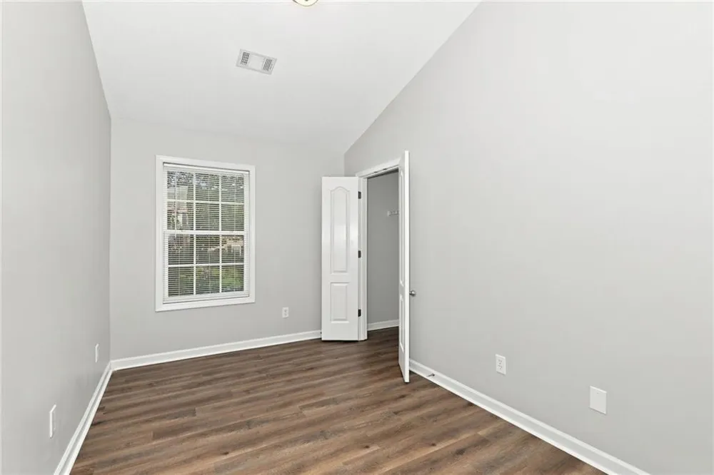 8648 Thomas Lane Riverdale, GA 30274