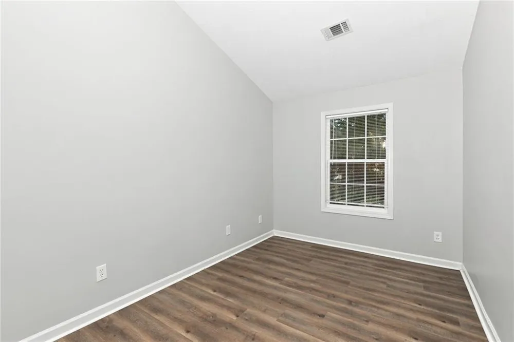 8648 Thomas Lane Riverdale, GA 30274