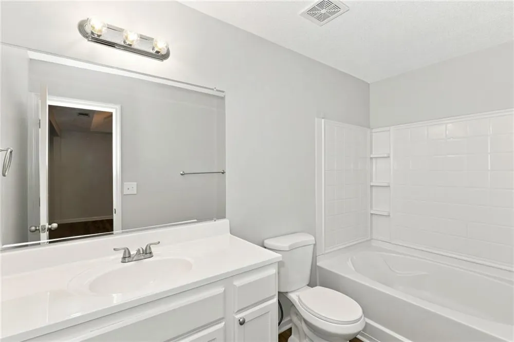 8648 Thomas Lane Riverdale, GA 30274