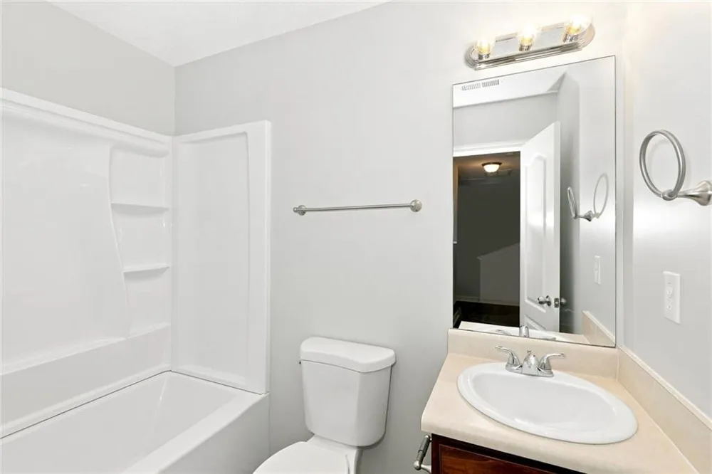 8648 Thomas Lane Riverdale, GA 30274