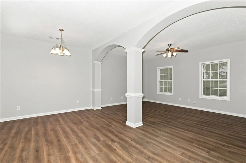 8648 Thomas Lane Riverdale, GA 30274