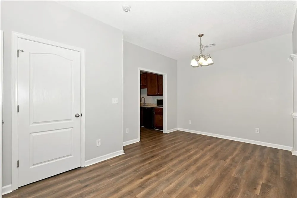 8648 Thomas Lane Riverdale, GA 30274