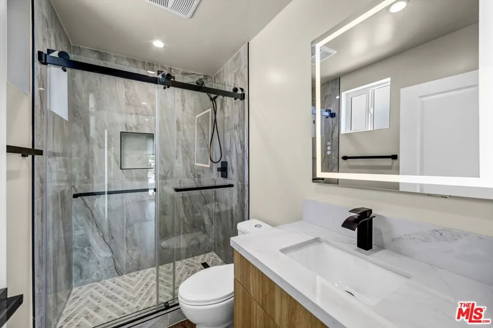 1963 Beachwood Drive #1/2 Los Angeles, CA 90068
