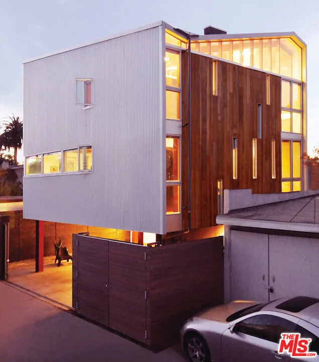 724 Superba Avenue Los Angeles, CA 90291