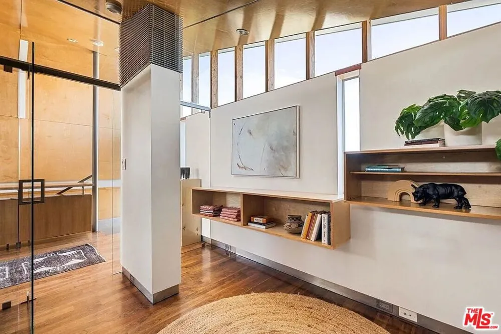 724 Superba Avenue Los Angeles, CA 90291