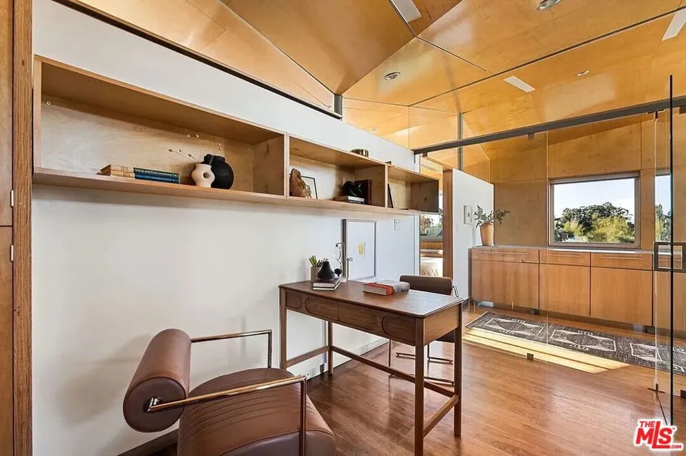 724 Superba Avenue Los Angeles, CA 90291