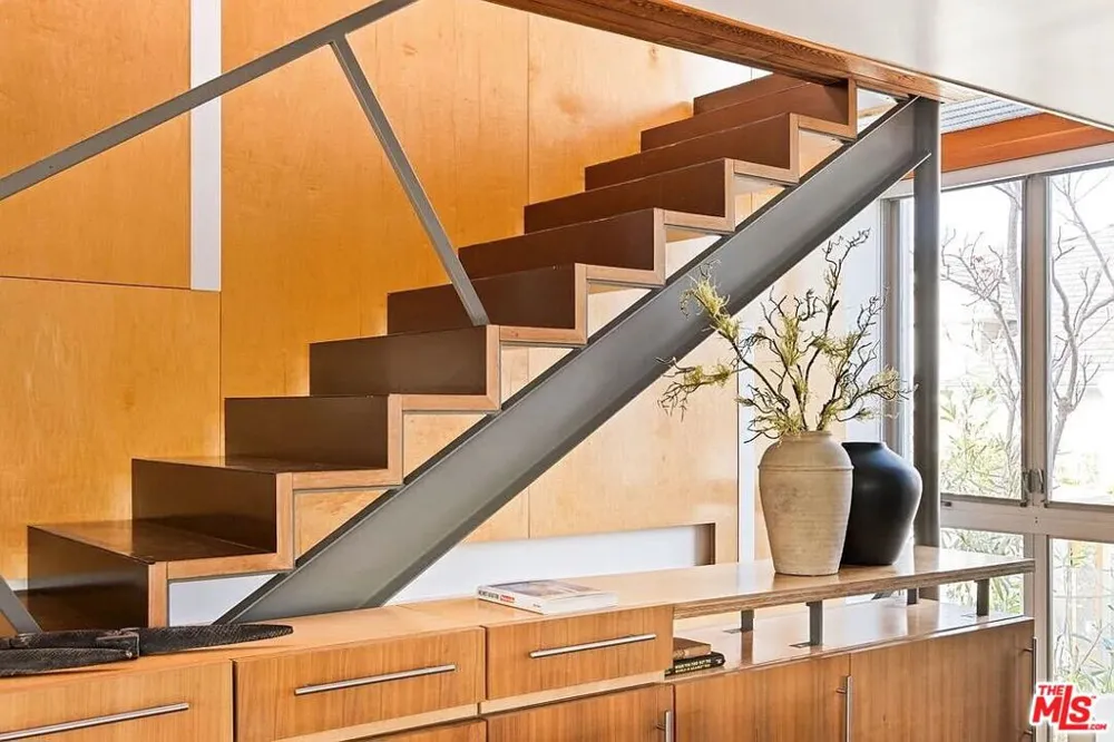 724 Superba Avenue Los Angeles, CA 90291