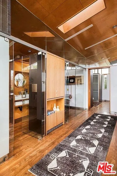 724 Superba Avenue Los Angeles, CA 90291