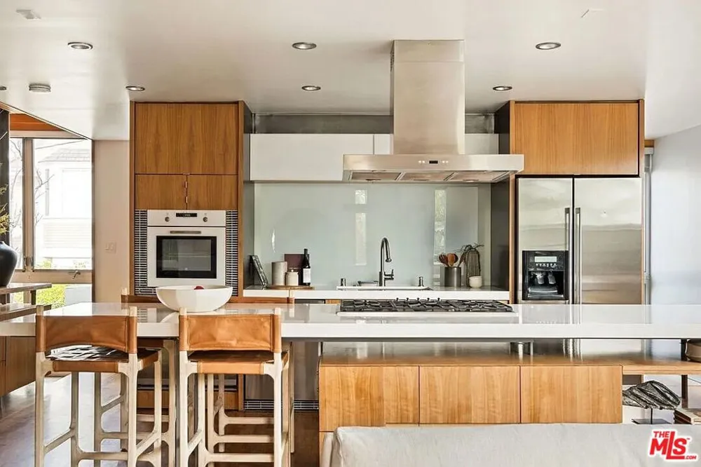 724 Superba Avenue Los Angeles, CA 90291