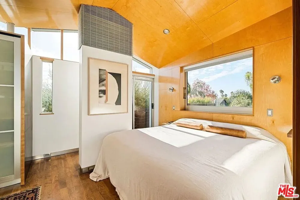 724 Superba Avenue Los Angeles, CA 90291