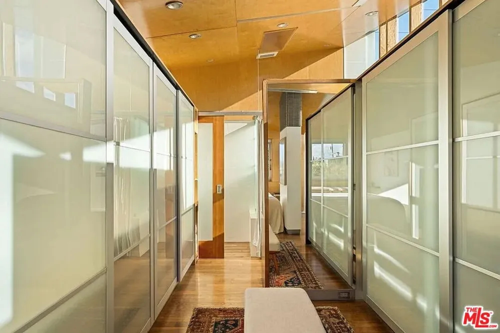 724 Superba Avenue Los Angeles, CA 90291