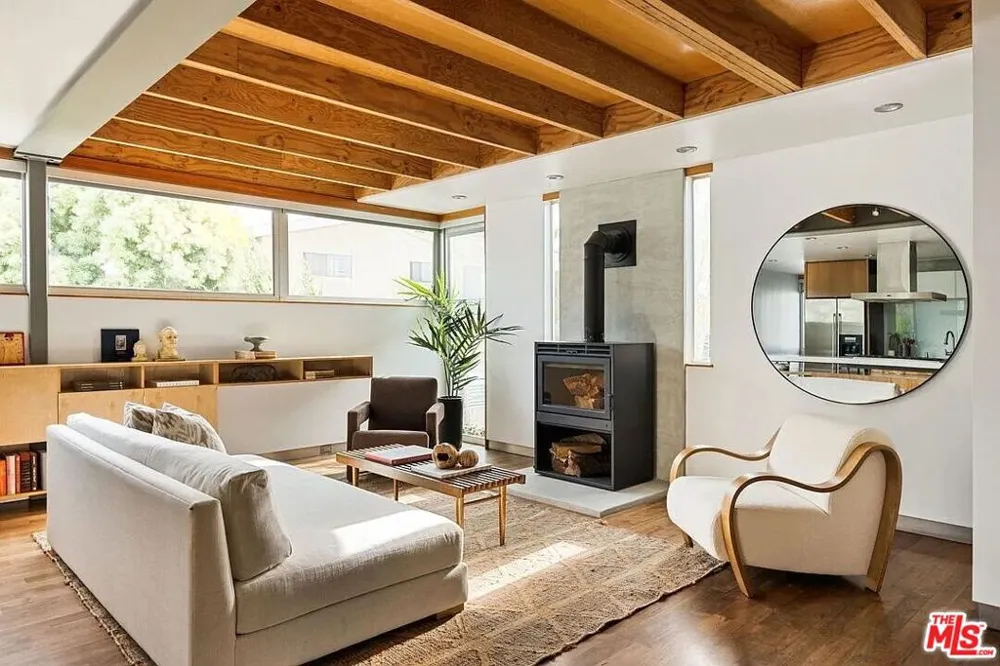 724 Superba Avenue Los Angeles, CA 90291