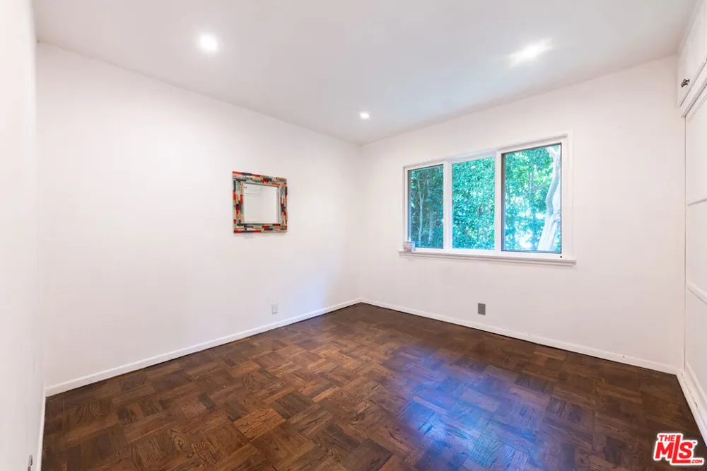 2559 Hutton Drive Los Angeles, CA 90210
