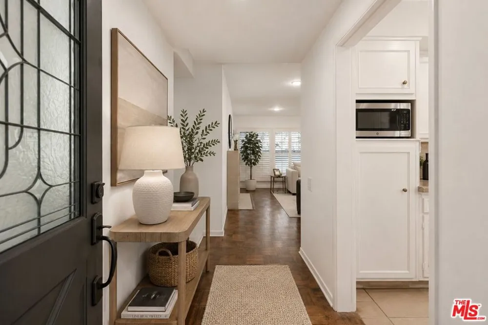 2559 Hutton Drive Los Angeles, CA 90210