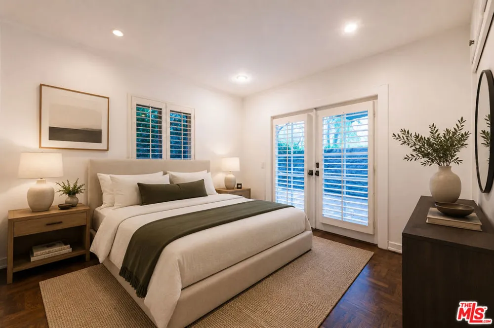 2559 Hutton Drive Los Angeles, CA 90210