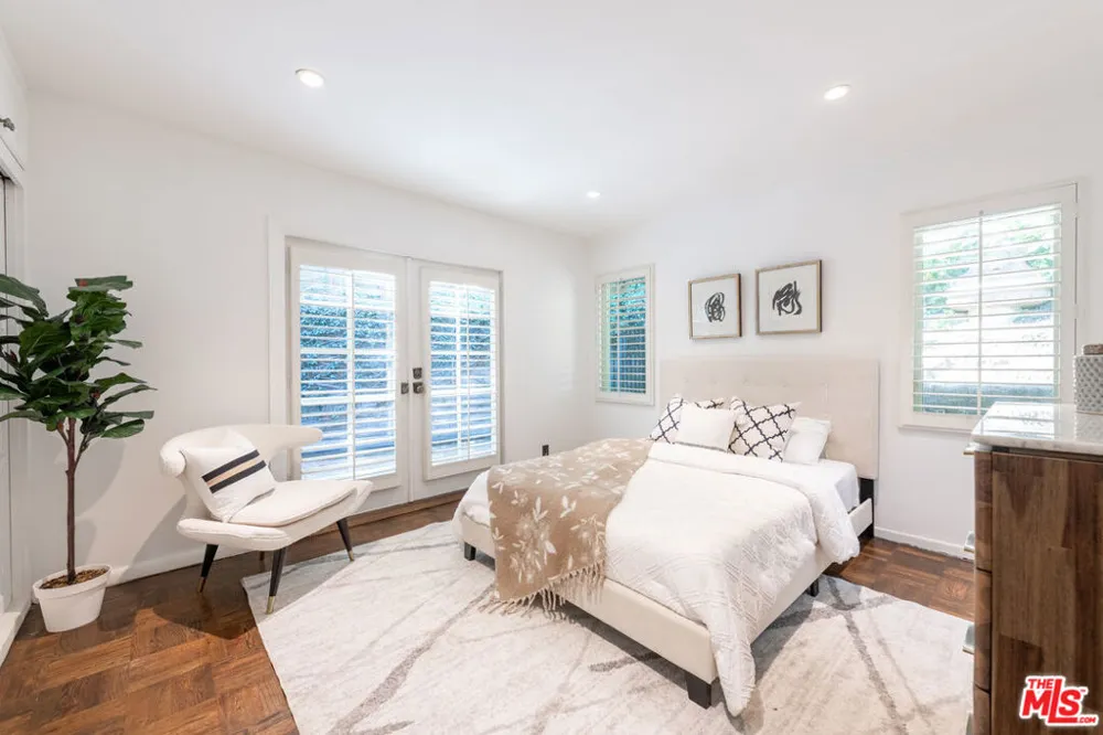 2559 Hutton Drive Los Angeles, CA 90210