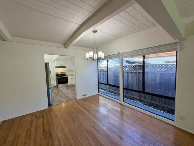 3271 Bryant Street Palo Alto, CA 94306