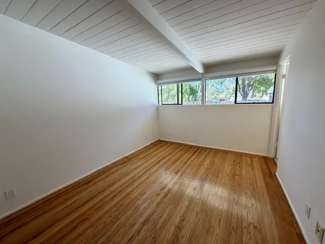 3271 Bryant Street Palo Alto, CA 94306