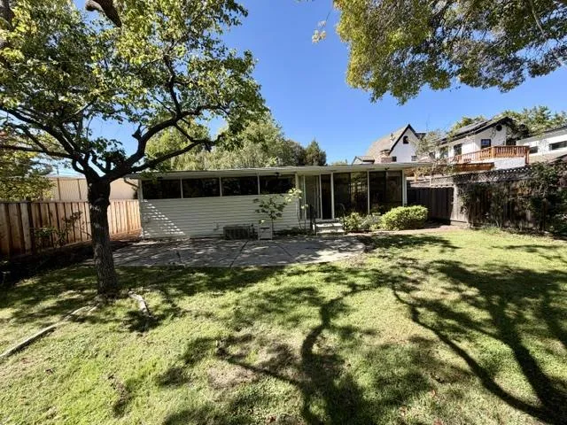 3271 Bryant Street Palo Alto, CA 94306