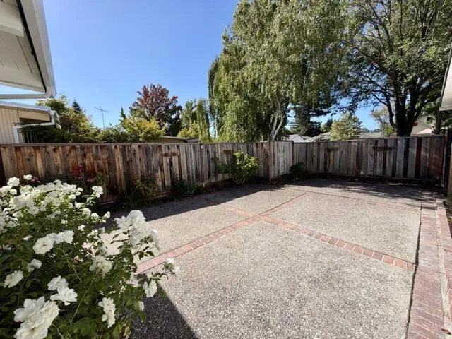 3271 Bryant Street Palo Alto, CA 94306