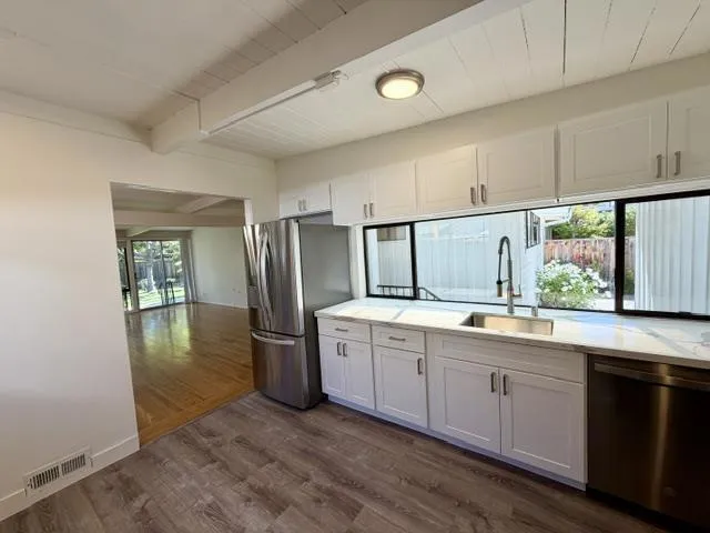 3271 Bryant Street Palo Alto, CA 94306