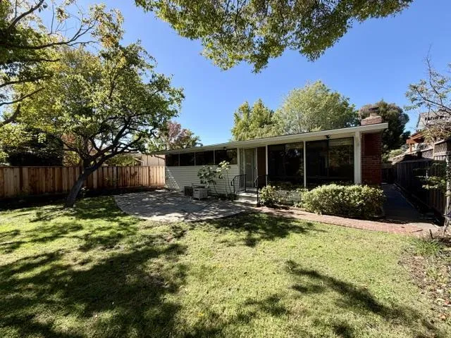 3271 Bryant Street Palo Alto, CA 94306