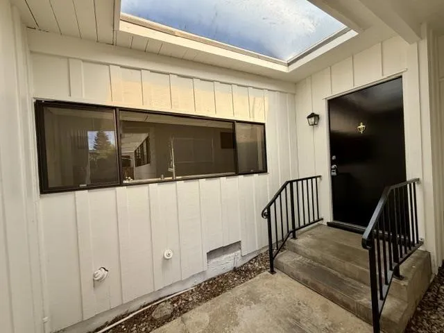 3271 Bryant Street Palo Alto, CA 94306