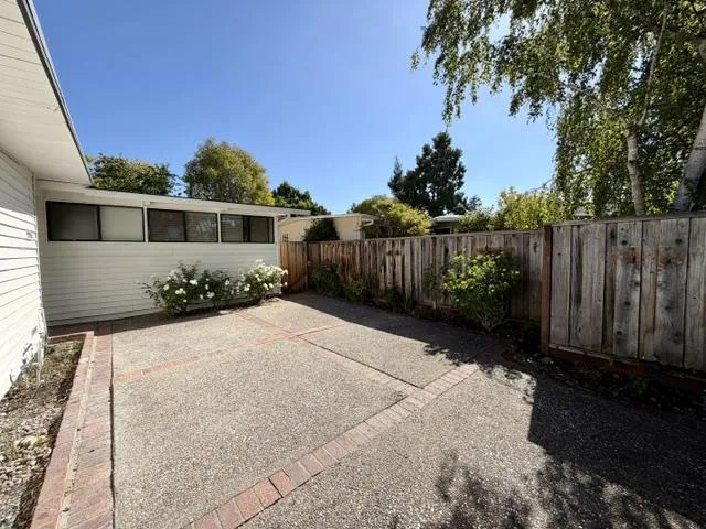 3271 Bryant Street Palo Alto, CA 94306