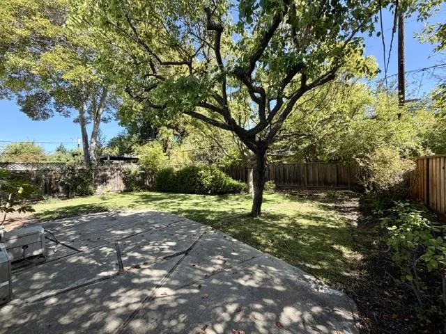 3271 Bryant Street Palo Alto, CA 94306
