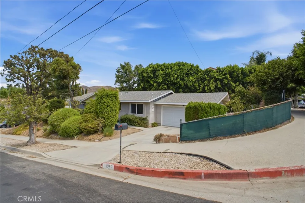 11340 Gladstone Sylmar, CA 91342