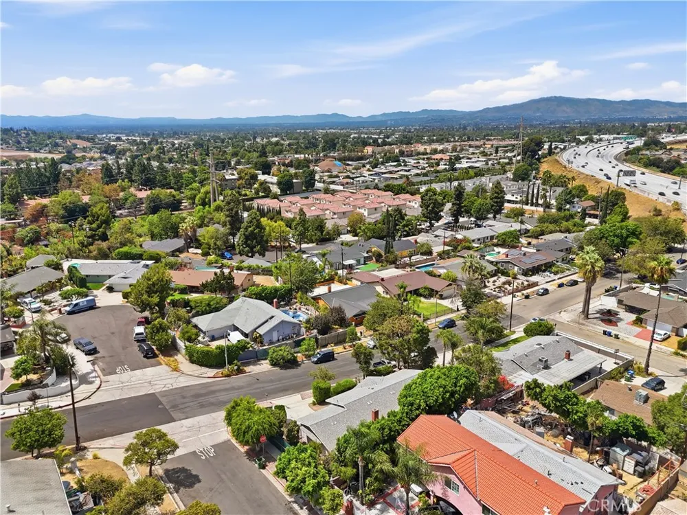 11340 Gladstone Sylmar, CA 91342