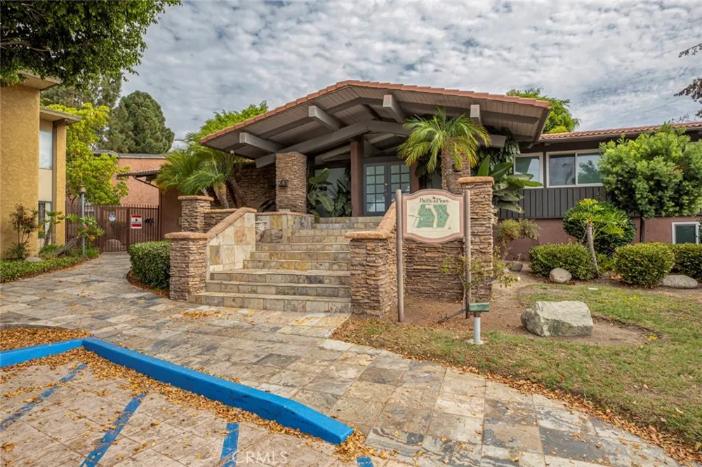 23302 Marigold #Y202 Torrance, CA 90502