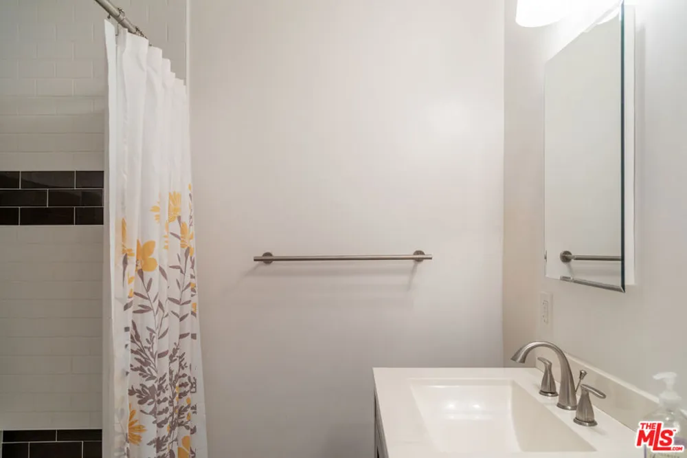 2496 Granville Avenue Los Angeles, CA 90064