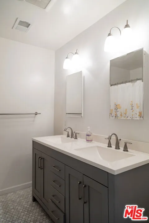 2496 Granville Avenue Los Angeles, CA 90064