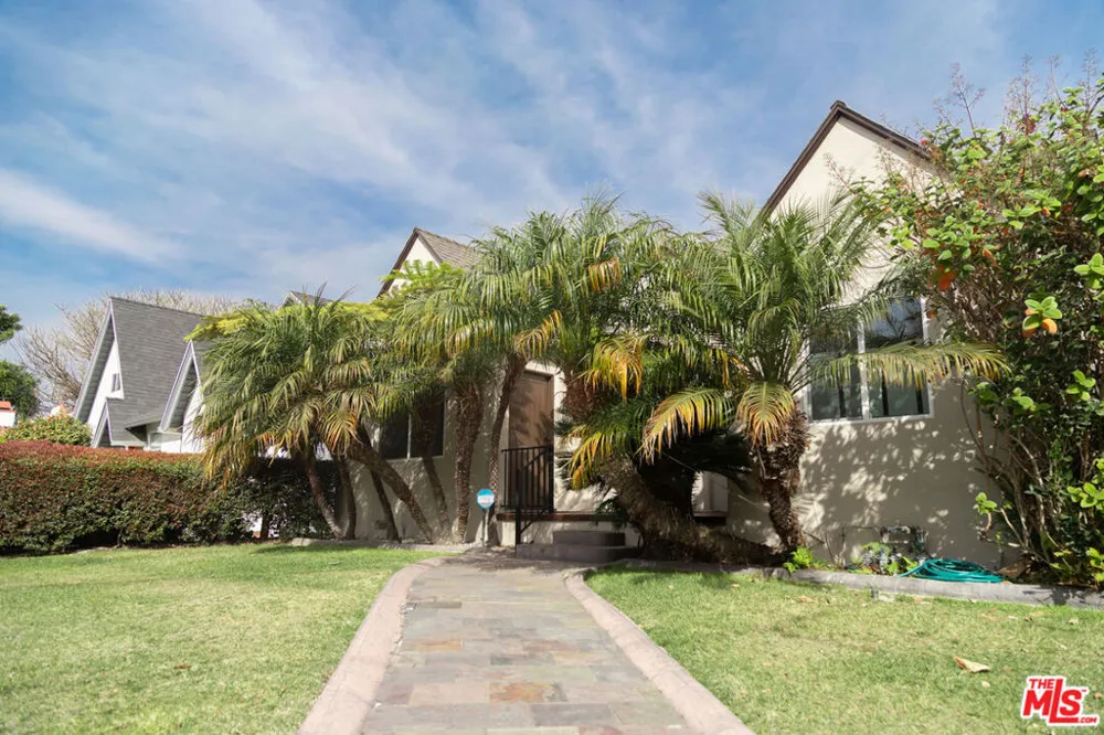 2496 Granville Avenue Los Angeles, CA 90064