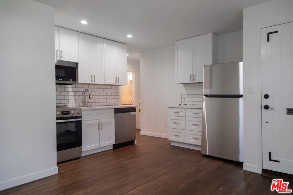 2496 Granville Avenue Los Angeles, CA 90064