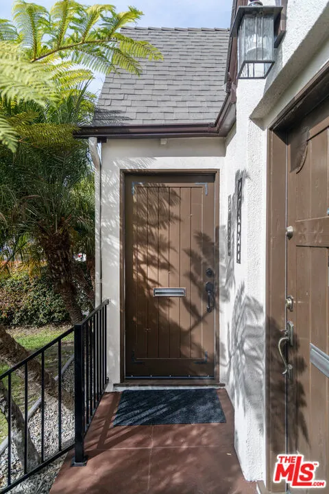 2496 Granville Avenue Los Angeles, CA 90064