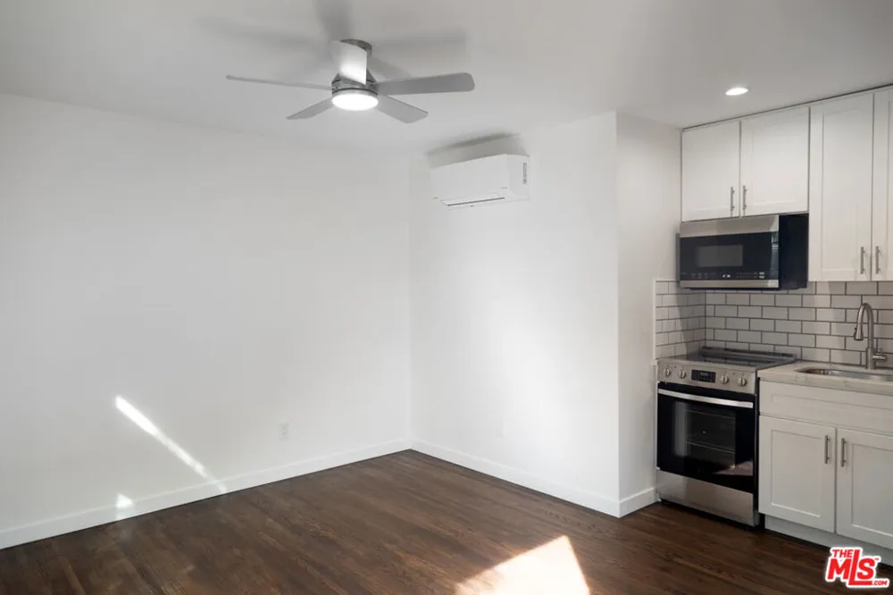 2496 Granville Avenue Los Angeles, CA 90064