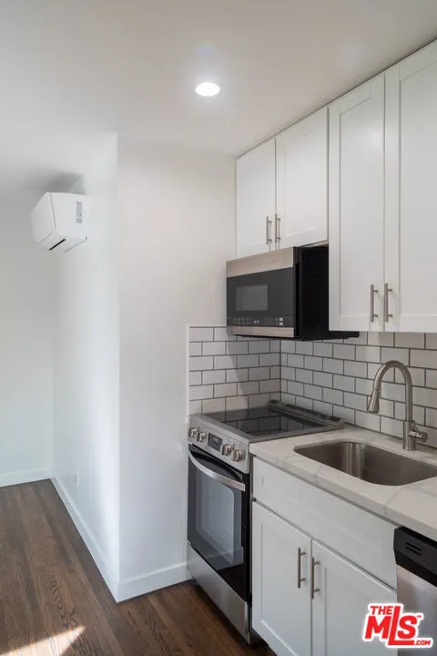 2496 Granville Avenue Los Angeles, CA 90064