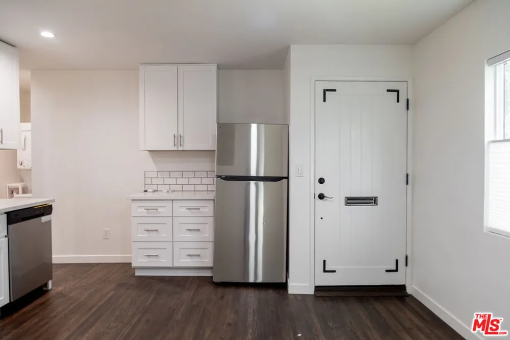 2496 Granville Avenue Los Angeles, CA 90064